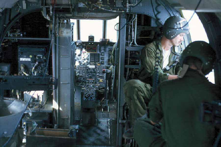 USMC CH-46, Air Crew.